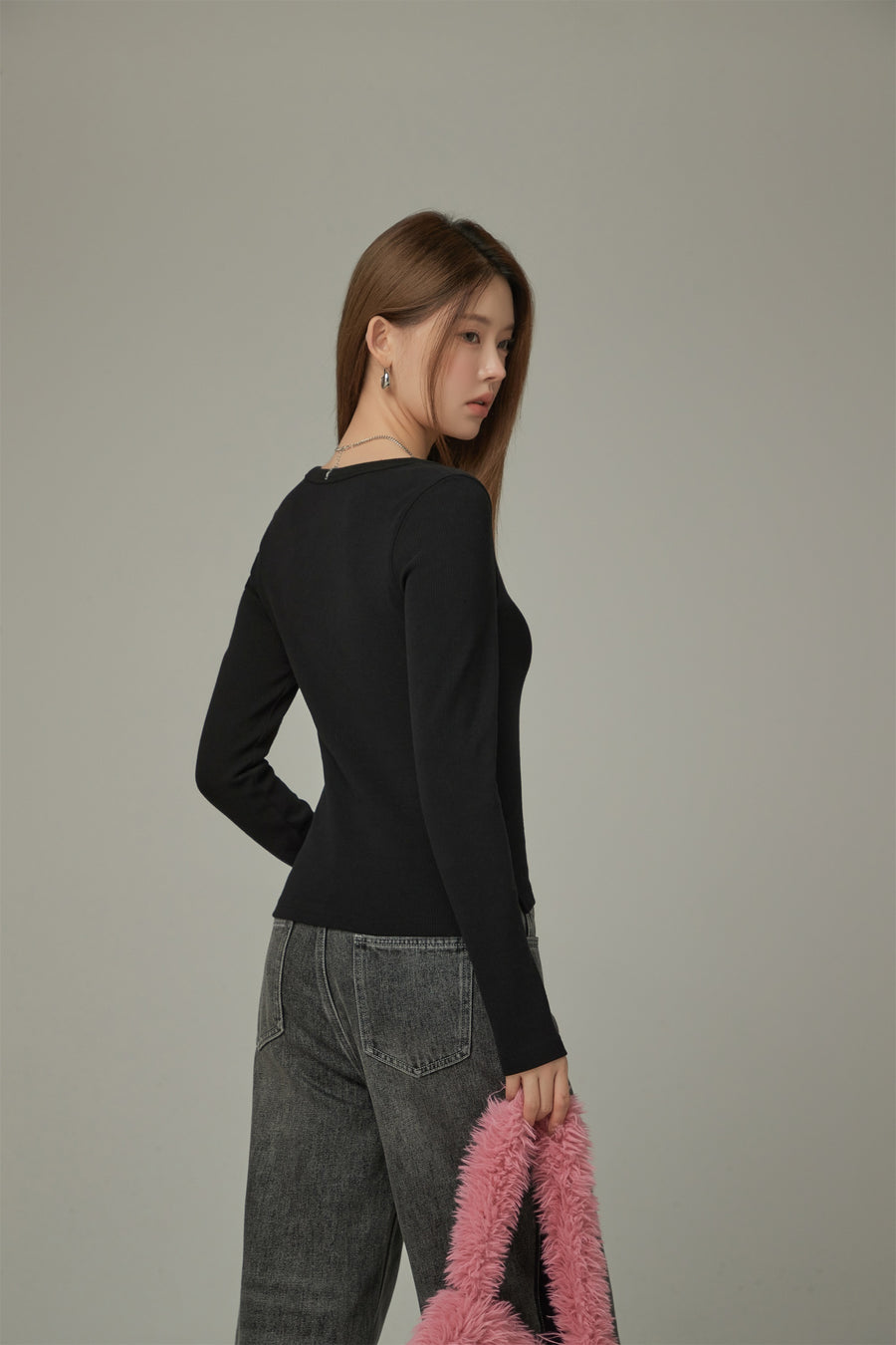 CHUU U Neck Basic Long Sleeve T-Shirt