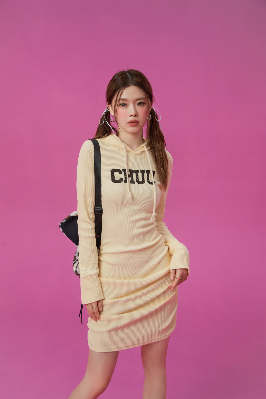CHUU Simple Shirring Hooded Dress